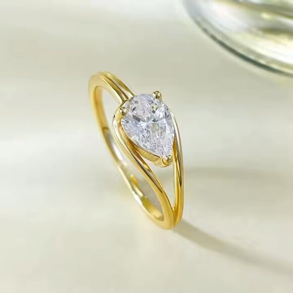 2 Carat Pear Shape Lab Diamond Ring - Picture 3 of 4